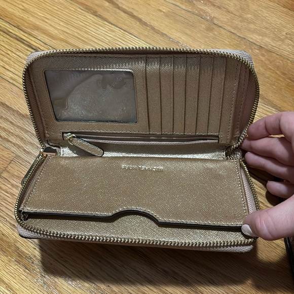 Micheal kors wallet - Picture 3 of 3